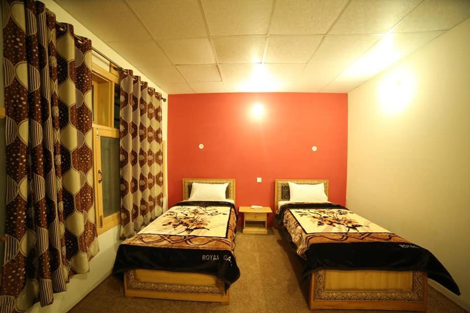 Eden Lake View Hotel Karimabad  Exterior foto